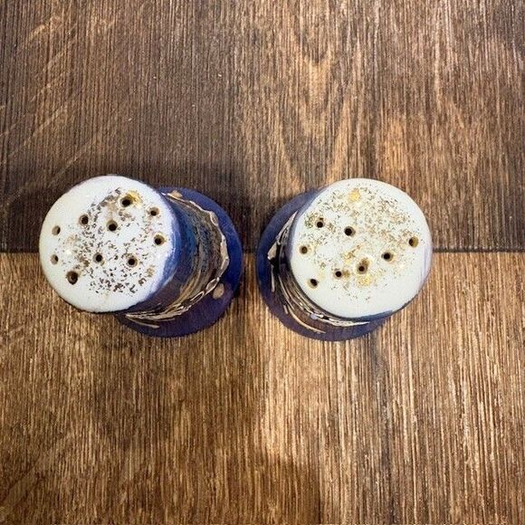 Vintage South Dakota Mt Rushmore Black Hills Salt and Pepper Shaker Set - Picture 5 of 7